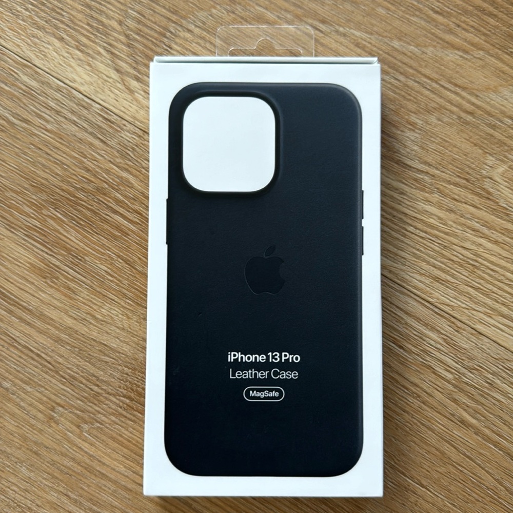 iPhone 13 Pro Leather Case - Midnight color